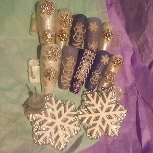 Snow ❄️ matching nails and earrings